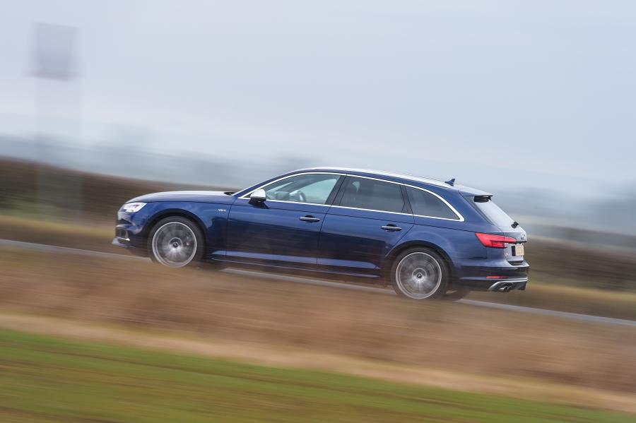  Audi S4 Avant (B9) 2017 года  (UK) (фото 19 из 31)